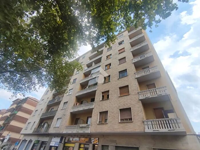 Appartamento trilocale in vendita in Corso Grosseto, Torino