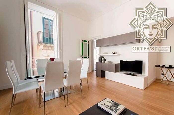 Casa trilocale in affitto in Via Roma, Siracusa