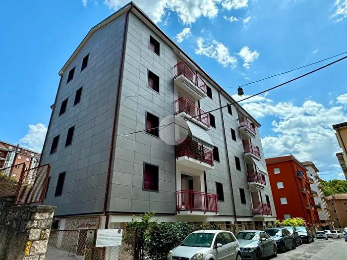 Appartamento trilocale in affitto in Via Strinella, L'Aquila
