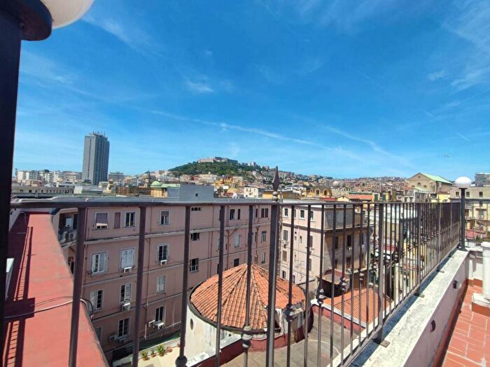 Appartamento bilocale in affitto in Piazza Bovio, Centro Storico, Napoli