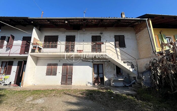 Casa quadrilocale in vendita in Via Monte, Bairo