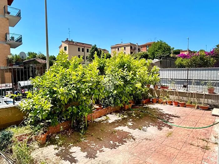 Appartamento trilocale in vendita in Via Capo Sottile, Roma