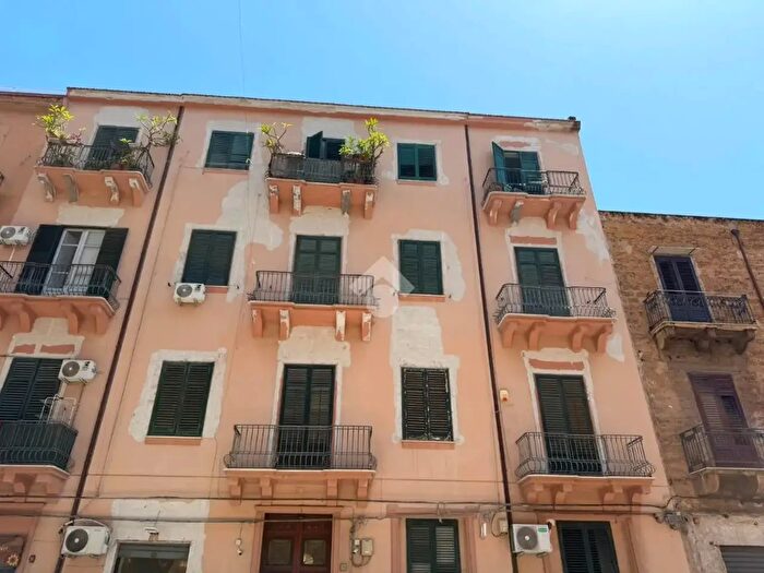 Appartamento con 5 locali in vendita in Via Francesco Paolo Perez, Palermo