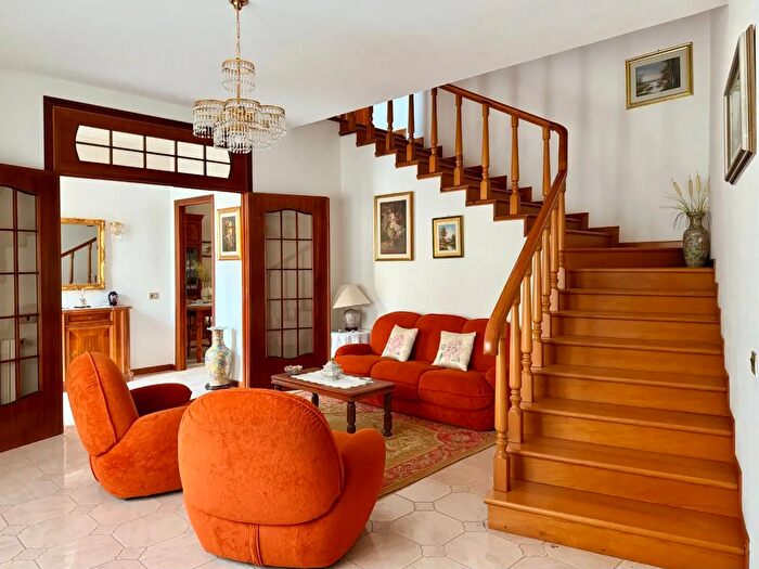 Casa con 6 locali in vendita in Via Mazzini, San Vito