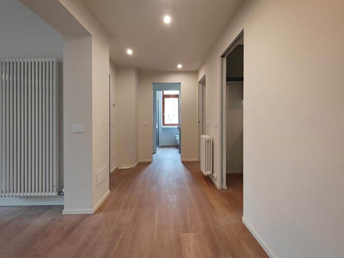 Appartamento quadrilocale in affitto in Via Santo Stefano, Veronetta, Verona