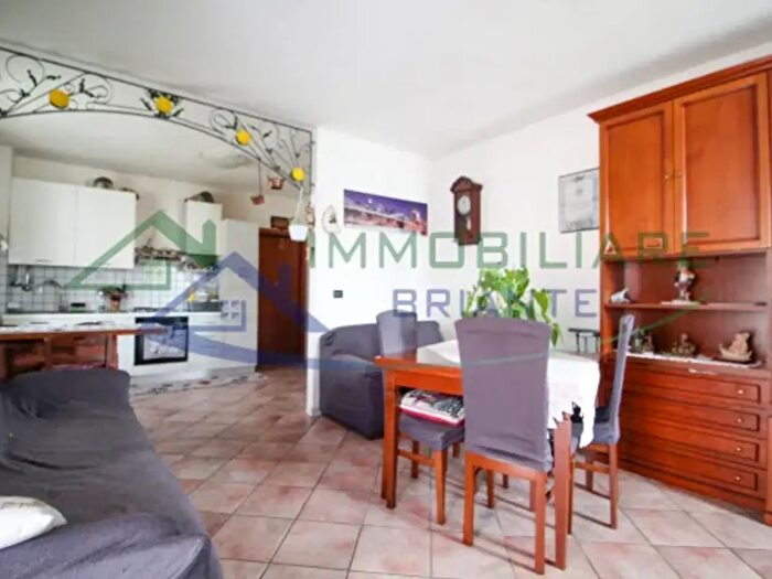 Appartamento trilocale in vendita in Via Magenta, Casorate Sempione