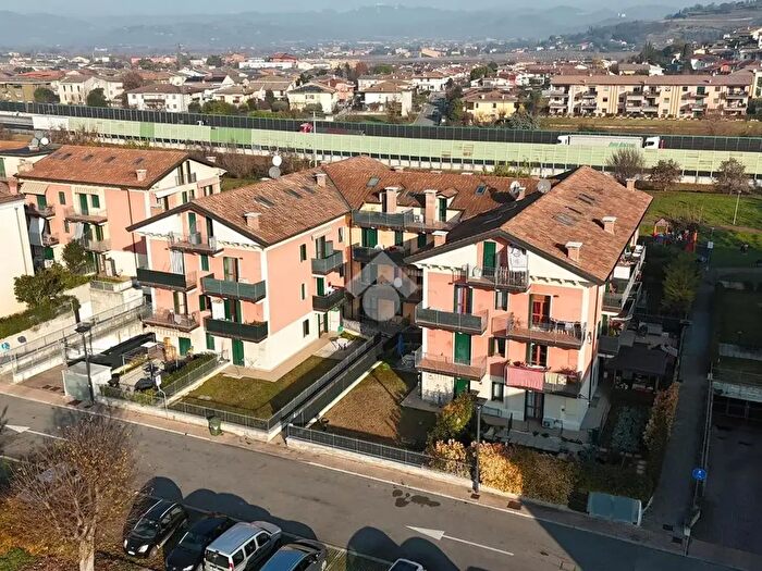 Appartamento trilocale in vendita in Via Venezia, Colognola Ai Colli