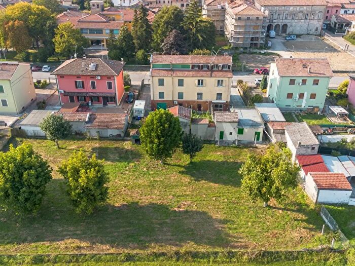 Appartamento trilocale in vendita in Via Giacomo Matteotti, Polesine Zibello