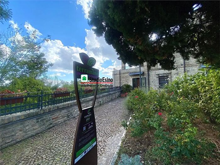 Appartamento quadrilocale in vendita in Piazza Piè di Corte, Corropoli