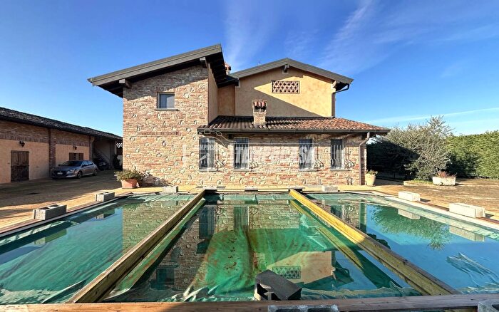 Appartamento quadrilocale in vendita in Via Sala, Chiari