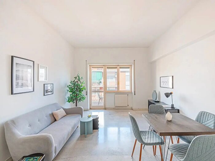Appartamento trilocale in vendita in Via Vincenzo Vela, Roma