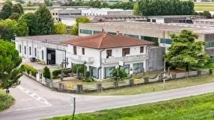 Casa con 7 locali in vendita in Via dellArtigianato, Bonavigo