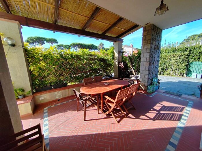 Casa con 6 locali in affitto in Via Bachelet, Centro, Forte dei Marmi