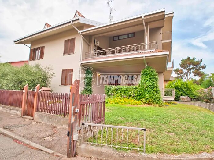 Casa con 5 locali in vendita in Vercelli