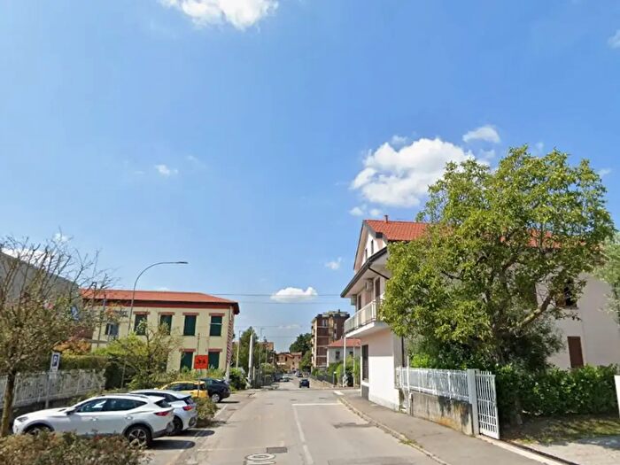 Appartamento bilocale in affitto in Via N Sauro, Arosio