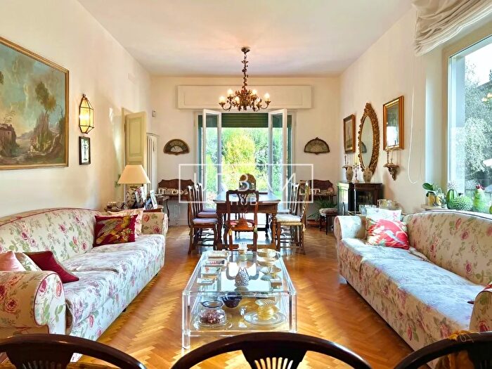 Casa con 9 locali in vendita in Forli