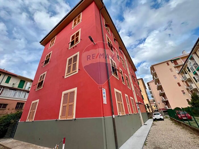 Appartamento con 6 locali in vendita in Via Sciaccaluga, Lavagna