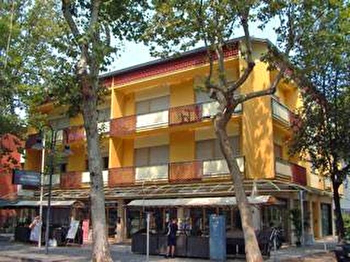 Appartamento trilocale in affitto in Viale Roma, Centro, Cervia