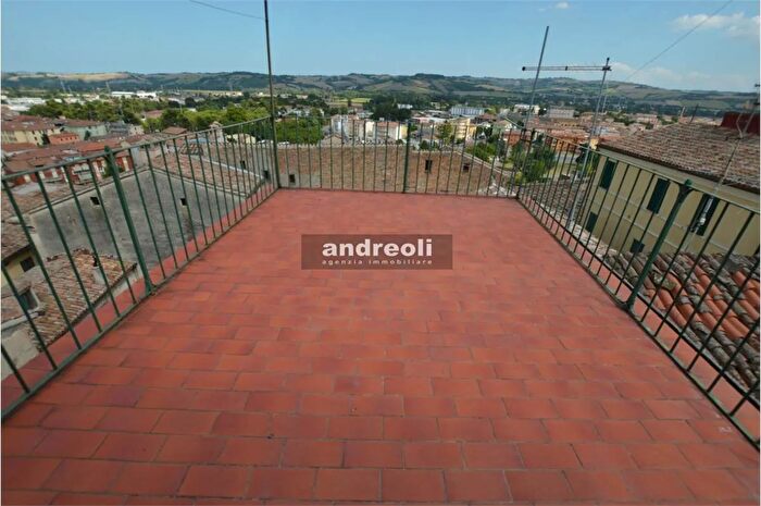 Appartamento con 6 locali in vendita in Jesi