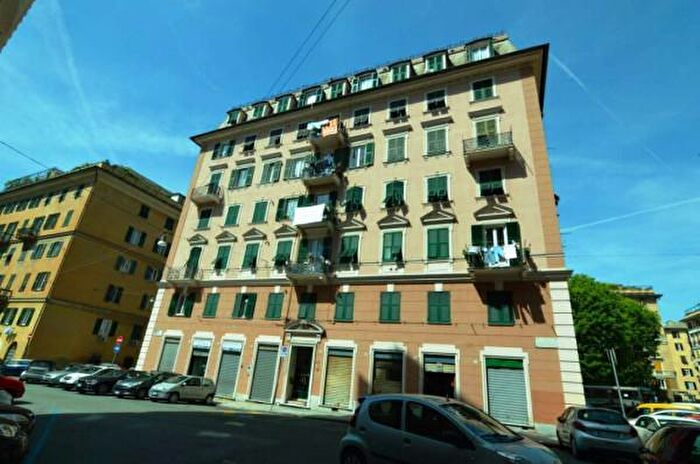 Appartamento con 6 locali in vendita in Via Crimea, Genova