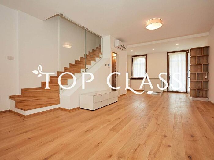 Casa con 6 locali in affitto in Piazza Monsignor Rossi, Centro, Basiglio