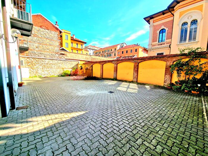 Appartamento trilocale in vendita in Via Giuseppe Garibaldi Vernato Chiavazza Biella Piemonte Italia, Biella