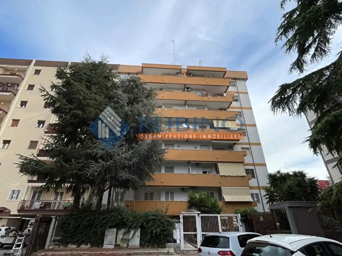 Appartamento quadrilocale in vendita in Via Colonnello Lorenzo d'Avanzo, Bari