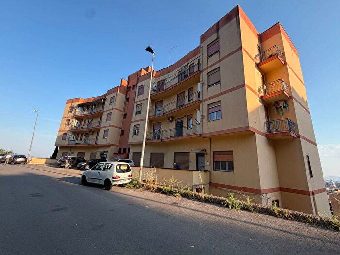 Appartamento trilocale in affitto in Via Colonnello Eber, Centro, Caltanissetta
