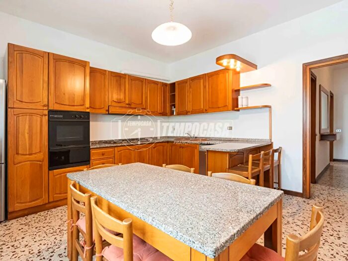 Appartamento trilocale in vendita in Via ai Campi, Oggiono