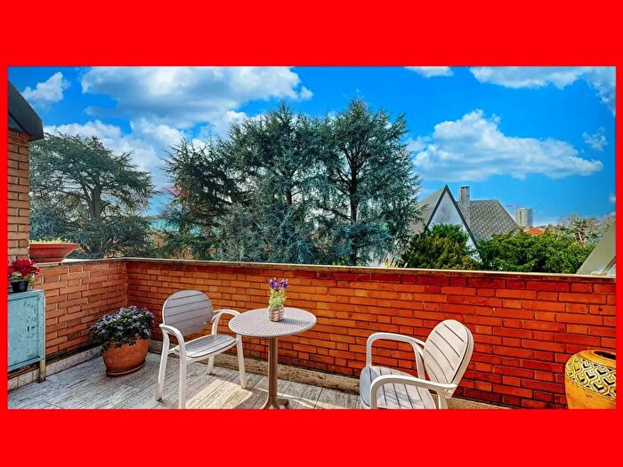 Appartamento quadrilocale in vendita in Via degli Ottoboni, Milano