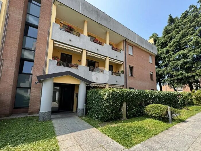 Appartamento trilocale in vendita in Via Luigi Settembrini, Cesano Maderno