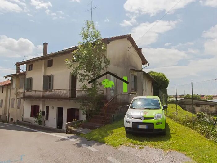 Appartamento con 7 locali in vendita in Vicolo a Andreuzzi, Maniago