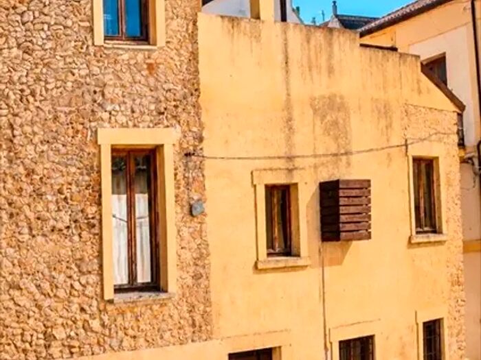 Appartamento con 5 locali in vendita in Via Pescheria, Crotone