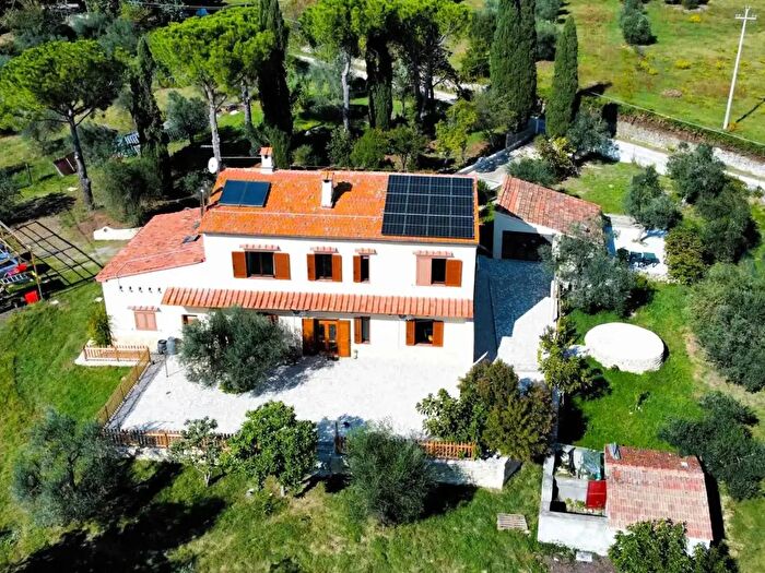 Casa con 17 locali in vendita in Roccastrada