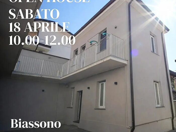 Appartamento trilocale in vendita in Via Adua, Biassono