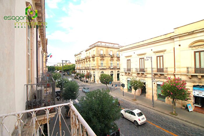 Appartamento con 5 locali in vendita in Corso Umberto, Siracusa