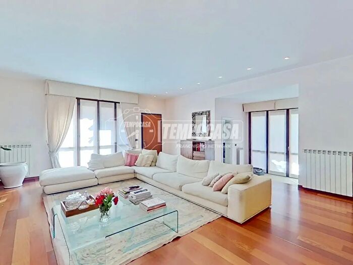 Casa trilocale in vendita in Via Montello, Brugherio