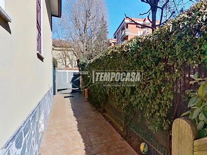 Case in Vendita e in Affitto - 2