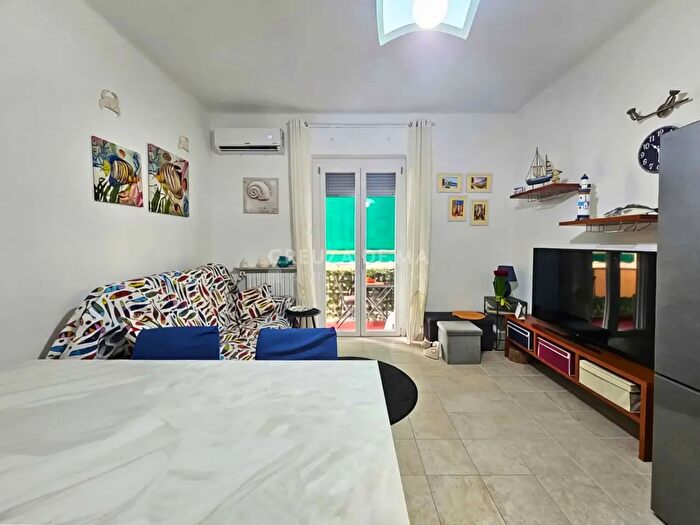 Appartamento quadrilocale in vendita in Via Laggiaro, Rapallo