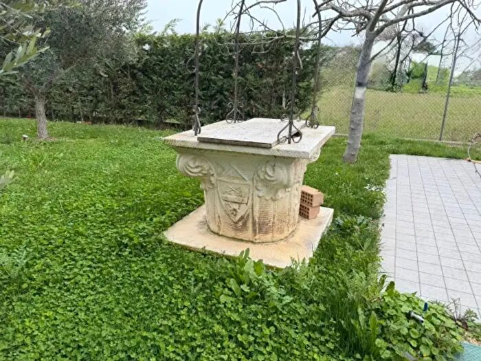 Casa con 6 locali in vendita in Viale Gradara, Riccione