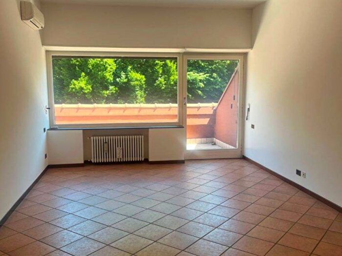 Appartamento trilocale in affitto in Via Alessandro Volta, Centro, Cassina Rizzardi