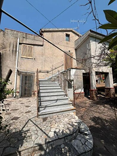 Casa con 6 locali in vendita in Contrada Vrasi, Maiera