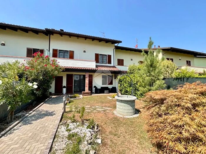Casa con 6 locali in vendita in Via Enrico De Nicola, Leini'