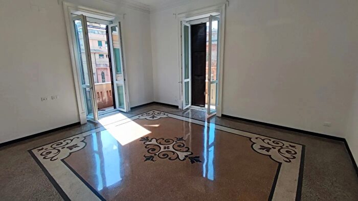 Appartamento quadrilocale in affitto in Via Curtatone, Genova