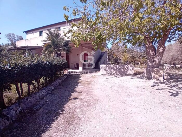 Casa con 5 locali in vendita in Via dei Tulipani, Ispica