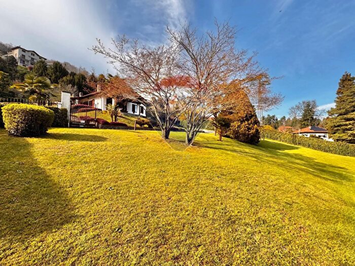 Casa quadrilocale in vendita in Arona