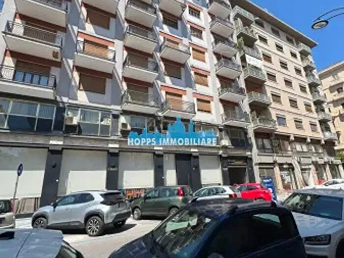 Appartamento trilocale in vendita in Via della Libertà, Palermo