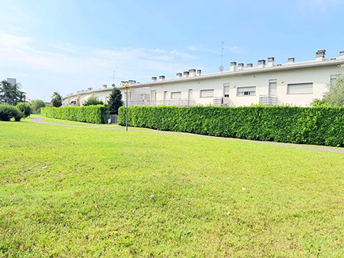 Appartamento trilocale in vendita in Via Puccini, Seriate