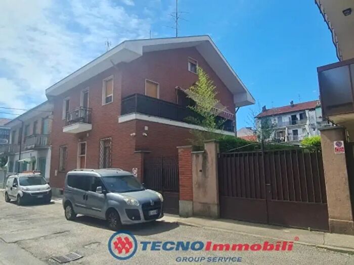 Casa con 6 locali in vendita in Via Giosuè Borsi, Torino