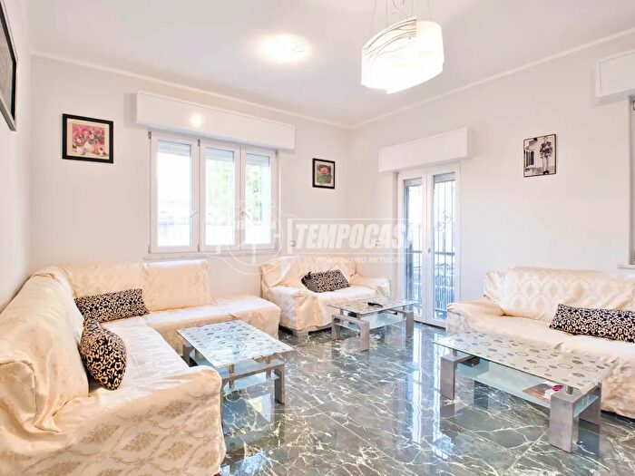 Casa con 5 locali in vendita in Novara